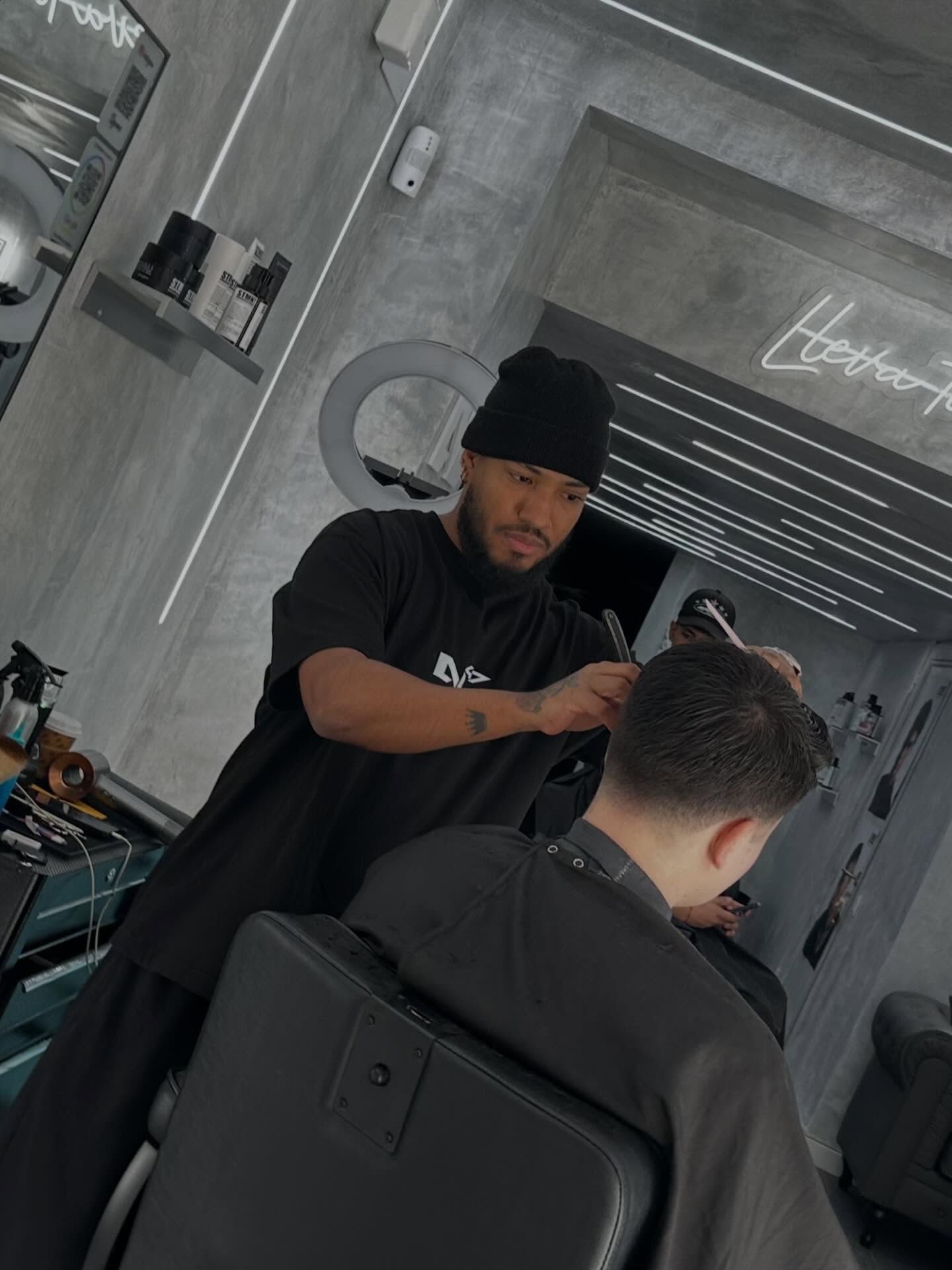 Carlos Valdelomar, barbero Next Level 47